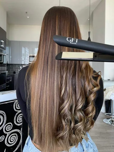Vista 4 de GFI Plancha para el cabello, elemento calefactor turbo, plancha plana de titanio, alisa, riza cualquier tipo de cabello, control de temperatura