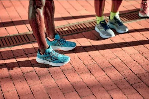 Vista 5 de Saucony Men's Bolt RunDry Performance No-Show Multi-pack Socks
