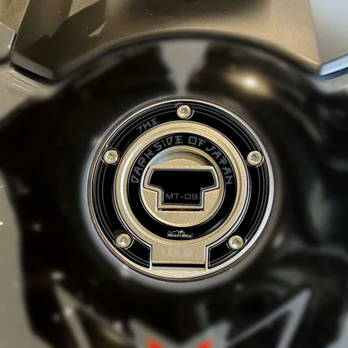 Vista 6 de Resin Bike Adhesivos 3D para motocicleta compatibles con Yamaha MT-09 2022. Protectores laterales del tanque contra impactos y arañazos. Par