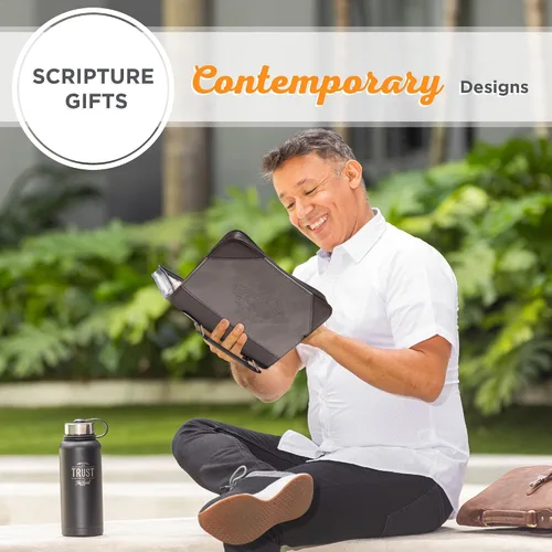 Vista 8 de Christian Art Gifts Funda de cuero vegano para la Biblia clásica de las Escrituras para hombres: versículo bíblico inspirador Hope in the Lord