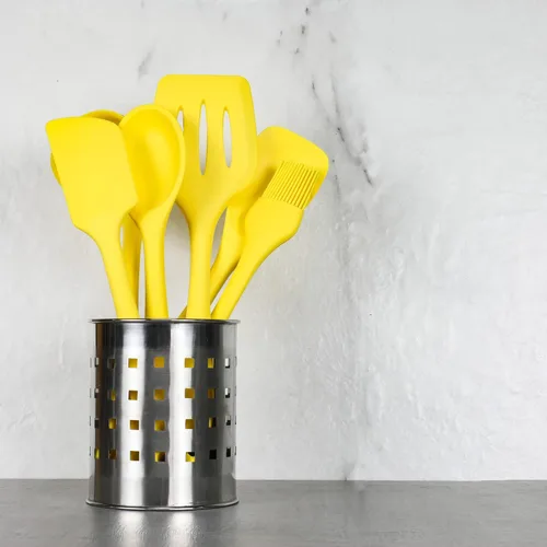 Vista 3 de Chef Craft Tenedor de silicona prémium para espaguetis y pasta, 11.5 pulgadas, color amarillo