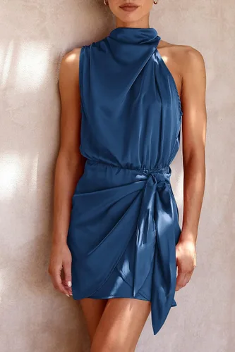 Vista 3 de PRETTYGARDEN Vestido corto formal de satén para mujer, sin mangas, cuello alto falso, lazo en la cintura, vestidos de cóctel