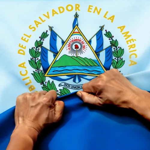 Vista 8 de Anley EverStrong Series Bandera de El Salvador de 3 x 5 pies Heavy Duty - Rayas bordadas y cosidas - 4 filas de puntadas de seguridad - Banderas