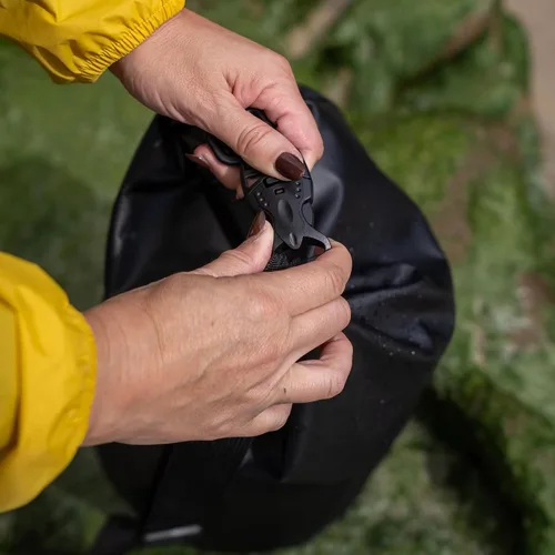 Vista 7 de Ho Stevie! Bolsa seca impermeable resistente - Mantiene tus cosas secas, en viajes de surf, campamento o cualquier aventura (negro, 5L)