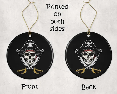 Vista 3 de Adorno navideño Jolly Roger con calavera pirata, espadas cruzadas, recuerdo, adorno de cerámica, idea de regalo, árbol de Navidad impreso en ambos
