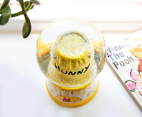 Vista 4 de Disney Winnie the Pooh Hunny Pot - Globo de nieve iluminado para adultos con pieza de exhibición de purpurina giratoria, 6 pulgadas de alto