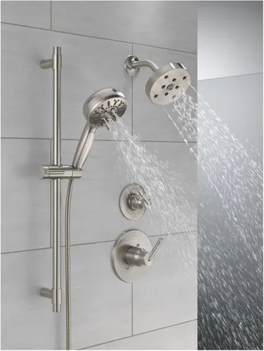 Vista 4 de Cabezal de ducha de mano Delta Faucet ProClean Gold con barra deslizante, ducha de mano con rociador de alta presión, sistema de ducha dorado