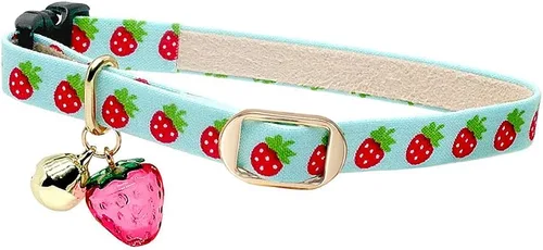 Vista 4 de Lindo collar de gato con campana y dije de fresa. 100% algodón. Seguridad suave para niña, niño, macho, hembra, gatito Negro