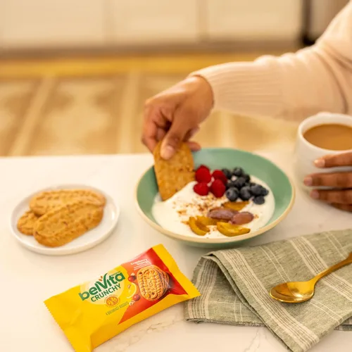 Vista 9 de belVita Galletas de barras de desayuno, naranja arándano, 8 paquetes
