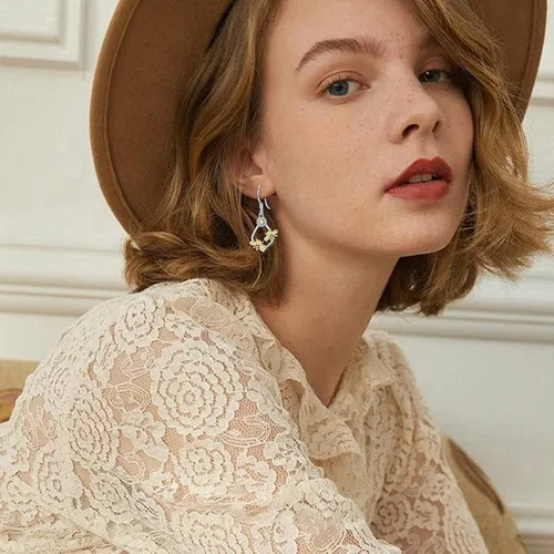 Vista 2 de Aretes colgantes para mujeres, adolescentes y niñas, aretes de plata de ley, aretes minimalistas hipoalergénicos para orejas sensibles, regalos