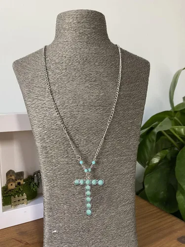 Vista 4 de Fuqimanman2020 Collar con colgante de letra inicial de vaquera occidental bohemia de la A a la Z, piedra natural hippie para mujeres y niñas