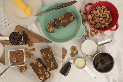 Vista 3 de Uncle Butch's Dulce de Chocolate con Nueces - Dulce de Chocolate Recién Hecho en Pequeños Lotes con Mantequilla Real - Cremoso, Decadente, Hecho a