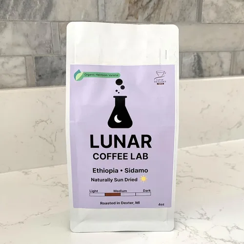 Vista 12 de Lunar Coffee Lab Café orgánico medio tostado medio descafeinado medio – Proceso de agua de montaña medio descafeinado Guatemala, mitad reliquia