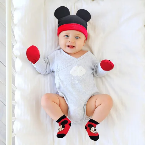 Vista 4 de Disney Newborn Baby Boys Take Me Home Layette Gift Set 3D Ear Hat Socks and Mitten Mickey Mouse Winnie The Pooh