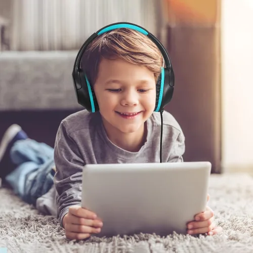 Vista 6 de POWMEE - Auriculares de diadema para niños/adolescentes/escuela con volumen limitado a 94dB, ajustables, estéreo, conector de 3.5mm, cable con Negro