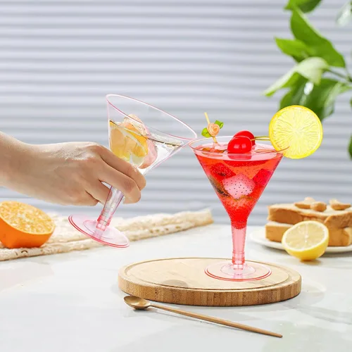 Vista 4 de KesaPlan Paquete de 50 vasos de Martini de plástico desechables de 6.5 onzas, vasos de cóctel de Martini rosa con palitos de cóctel, tazas de postre