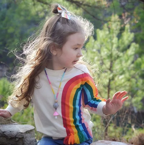 Vista 2 de Sudadera de manga larga con borlas de arco iris para niños pequeños