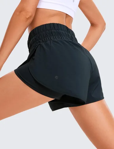 Vista 3 de CRZ YOGA Pantalones cortos de correr 2 en 1 para mujer de 3 pulgadas, cintura alta, entrenamiento, atletismo, gimnasio, tenis, con bolsillo