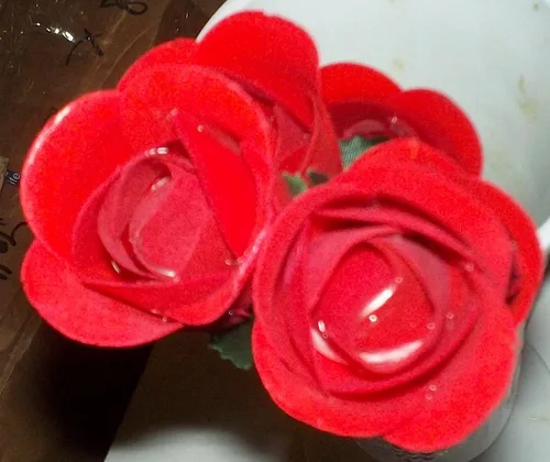 Vista 3 de 6 rosas rojas de madera abierta 1/2 hechas a mano