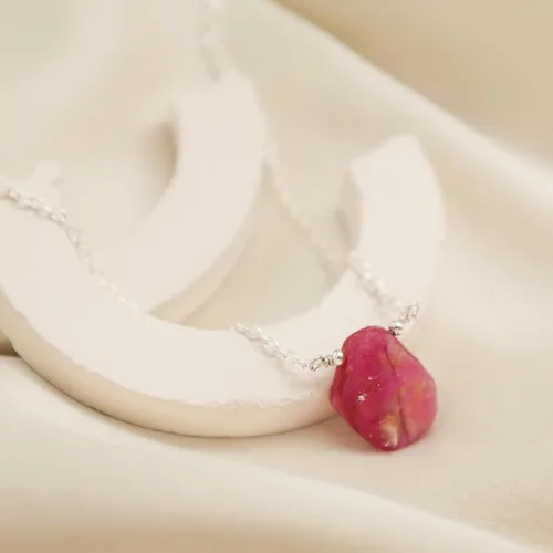 Vista 3 de Gempires Collar con Colgante de Cristal de Rubí Natural en Bruto Piedra Natal de Julio Joyería Hecha a Mano Hipoalergénica 18 Pulgadas Plateado