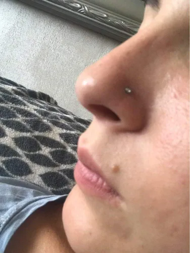 Vista 4 de D.Bella Nose Rings 10Pcs 18G Nose Screw Rings Studs Surgical Steel Piercing Jewelry 2mm Clear CZ Silver