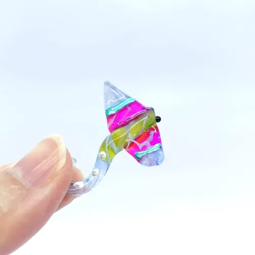 Vista 9 de Manta Ray - Figura pequeña de cristal en miniatura – Animal de vidrio soplado hecho a mano de 1 pulgada – Bonita decoración del océano – Regalo