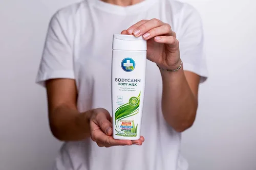 Vista 3 de Annabis BODYCANN - Leche corporal vegana totalmente natural con cáñamo orgánico, cuidado hidratante y regenerador intensivo para pieles sensibles