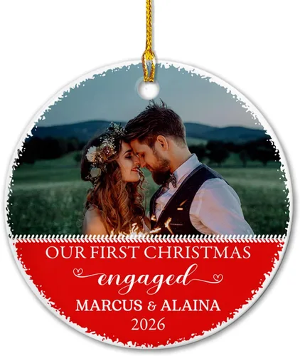 Vista 17 de Adorno de cerámica Our First Christmas Together, adorno de Navidad 2025 personalizado con nombre y fecha, renos para colgar en cerámica, regalo