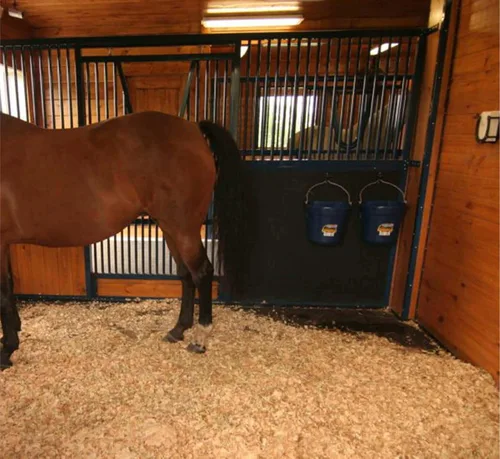 Vista 5 de Gancho para cubo de alimentación de caballo, soporte para cubo de agua para caballo/suministros estables (paquete de 2)