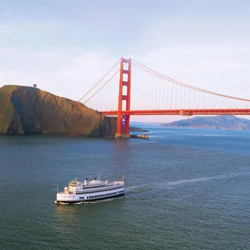 Vista 4 de Experiencia de Regalo de Crucero Brunch en San Francisco - Mimosas y Champán Ilimitados para Dos - Cena de Lujo en la Bahía con Vistas al Golden