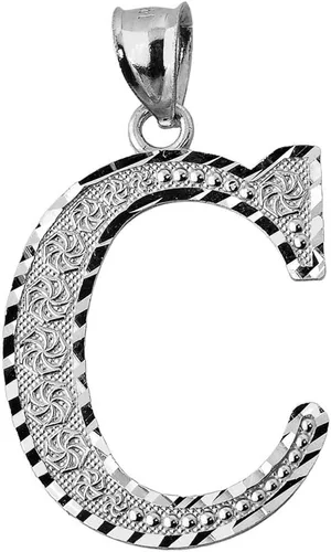 Vista 7 de Claddagh Gold . Colgante de plata de ley 925 con inicial de letras A-Z disponible en pequeño, mediano y grande