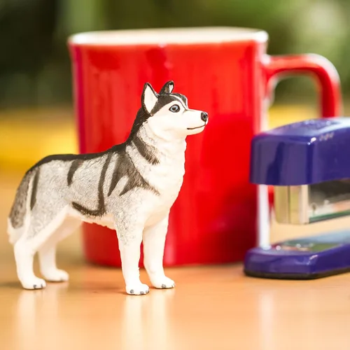 Vista 7 de Safari Ltd. Figura de Husky Siberiano – Figura detallada de plástico de 3.25 pulgadas – Divertido juguete educativo para niños, niñas y niños a