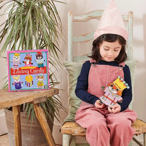 Vista 5 de eeBoo: Dress Up Lacing Cards: Ocupaciones - Juego de 5 trajes de personajes y cordones, crea combinaciones, artes y manualidades preescolares, niños
