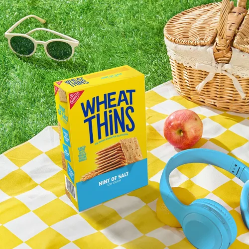 Vista 7 de Wheat Thins Galletas con un toque de sal, bajas en sodio, galletas integrales de trigo, paquetes a granel, 6 cajas de 8.5 onzas cada una Galletas