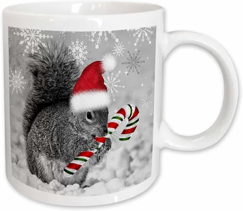 Vista 9 de 3dRose Esta linda ardilla navideña tiene un bastón de caramelo y un sombrero de Santa en el paisaje invernal cubierto de nieve. Taza negra de dos