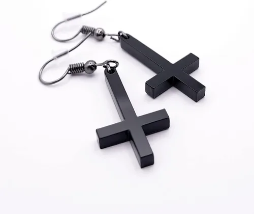 Vista 7 de Pendientes acrílicos negros con cruz cristiana invertida. Aretes colgantes hipoalergénicos ligeros., Acrílico, No es una piedra preciosa