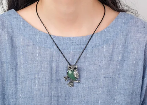 Vista 3 de Softones Collar de búho con cristales curativos para mujeres y hombres, collar de piedras preciosas de energía espiritual Reiki, juego de pulseras