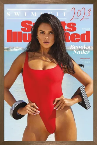 Vista 9 de Trends International Sports Illustrated: Swimsuit Edition - Books Nader Cover 23 Póster de pared, 22.4 pulgadas de largo x 14.7 W, versión enmarcada