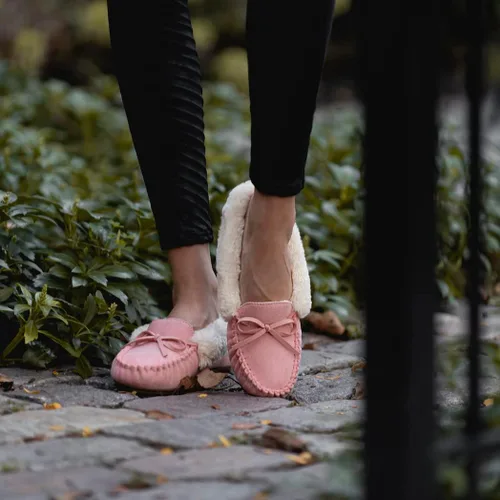 Vista 38 de Floopi Pantuflas para mujer, forro de piel sintética suave con espuma viscoelástica acogedora, pantuflas de casa para mujer con suela antideslizante