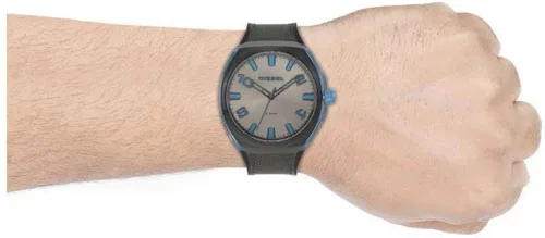 Vista 5 de Diesel Stigg DZ1885 - Reloj de acero inoxidable y nailon multicolor para hombre Movimiento de cuarzo