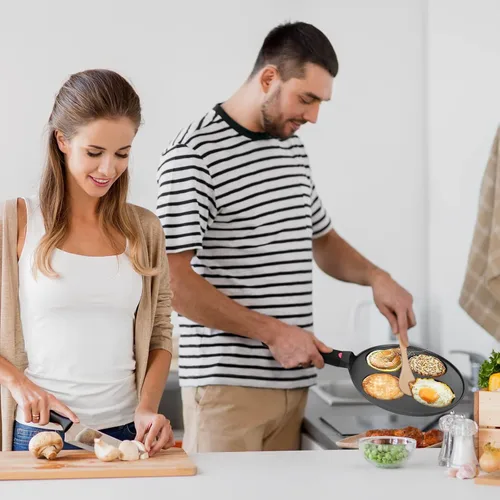 Vista 7 de Sartén para Panqueques Antiadherente - Adecuada para Todas las Estufas y Cocinas de Inducción, Plancha Mini Silver Dollar de 10.5 Pulgadas