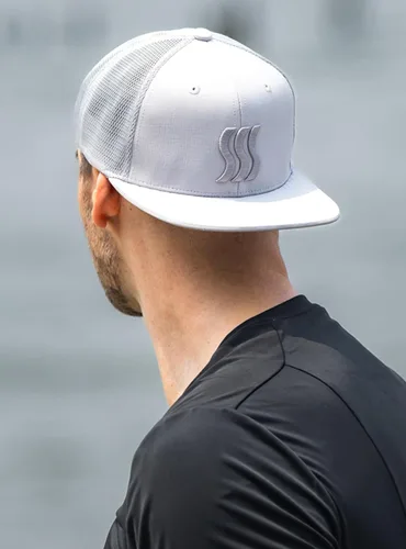 Vista 15 de SAAKA Gorra de rendimiento Snapback para hombres y mujeres. Ajuste ajustable y absorbe el sudor. Ideal para correr, tenis y golf.