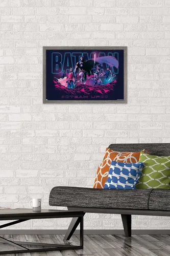 Vista 2 de Trends International DC Comics Batman - Póster de pared, 22.4 pulgadas de largo x 14.7 pulgadas, versión enmarcada en madera de granero