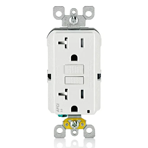 Vista 35 de Leviton SmartlockPro - Combinación GFCI de autocomprobación 15A con USB tipo A y tipo C en pared, cargador USB para teléfonos inteligentes y Blanco
