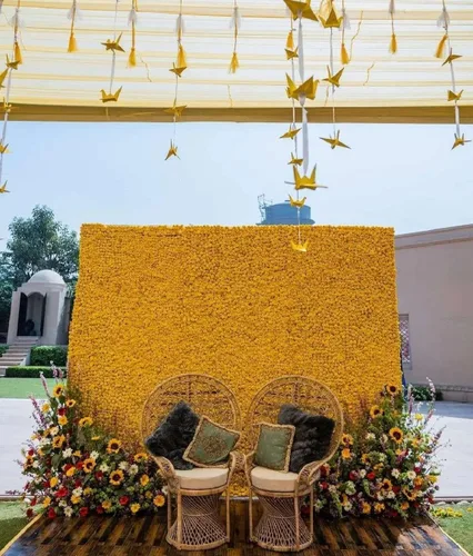 Vista 4 de Guirnalda de caléndula de 5 piezas de 4.5 pies de largo, hebras de flores artificiales de caléndula, decoraciones Diwali para el hogar, decoración