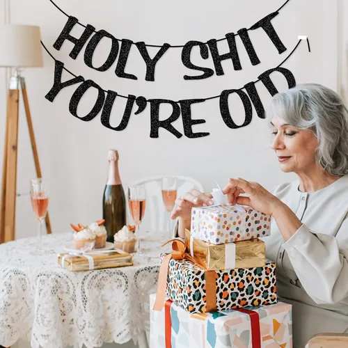 Vista 7 de Cartel de Holy You're Old con purpurina negra para 30, 40, 50, 60, 70, 80, 90, divertido cartel de cumpleaños, banderines, decoración de fiesta