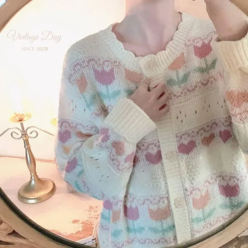 Vista 4 de CYee Suéter de punto con estampado floral Y2K para mujer, suéter de manga larga con botones, suéter estético para exteriores