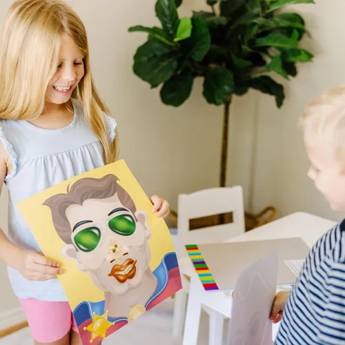 Vista 7 de Melissa & Doug Make-a-Face - Bloc de calcomanías - Personajes locos, 20 caras, 5 hojas de calcomanías