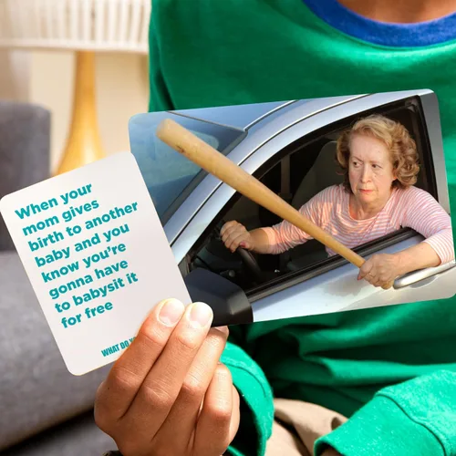 Vista 7 de WHAT DO YOU MEME? Family Edition by Relatable, Now with Refreshed Content - Kids Games 8+, Family Games for Kids and Adults, Includes 300 Caption