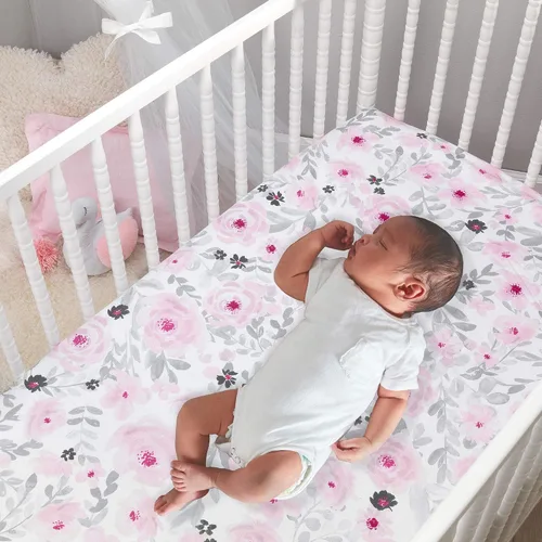 Vista 5 de Bedtime Originals Juego de cama para cuna de bebé de 3 piezas con diseño floral de acuarela rosa